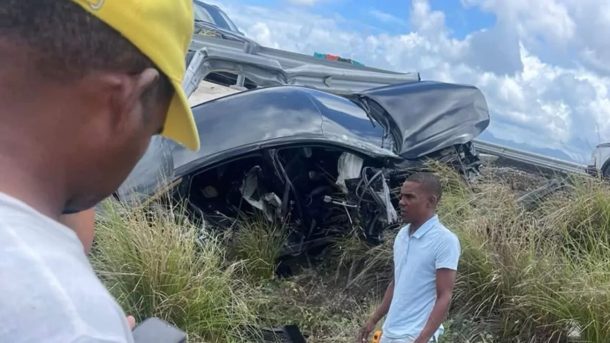Accidente en la Circunvalación de Baní deja cuatro heridos; camión huyó del lugar