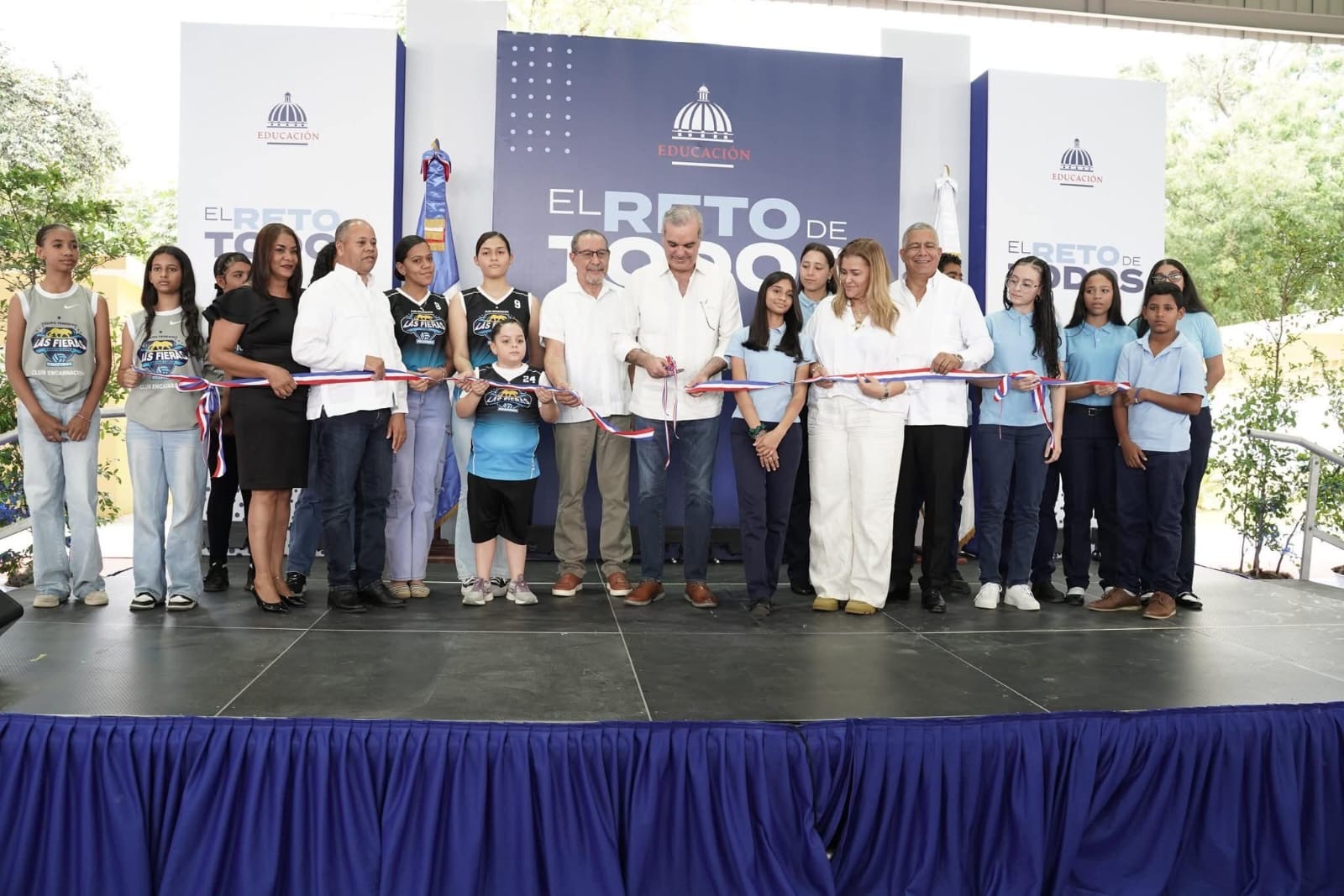 Gobierno entrega techado de cancha en liceo de San José de Ocoa - Noticias de hoy en República Dominicana | De Último Minuto