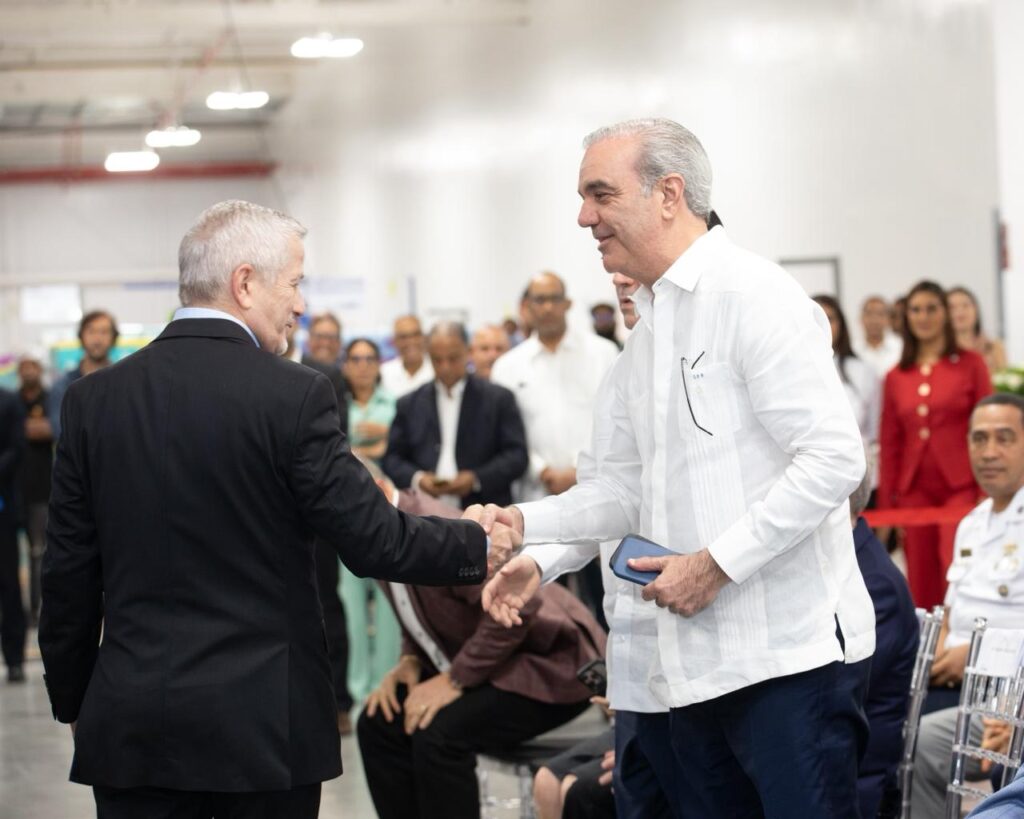 Abinader inaugura nueva sucursal de PriceSmart en La Romana; inversión supera los US$21 millones | 2 | Abinader inaugura nueva sucursal de PriceSmart en La Romana; inversión supera los US$21 millones - Noticias de hoy en República Dominicana | De Último Minuto
