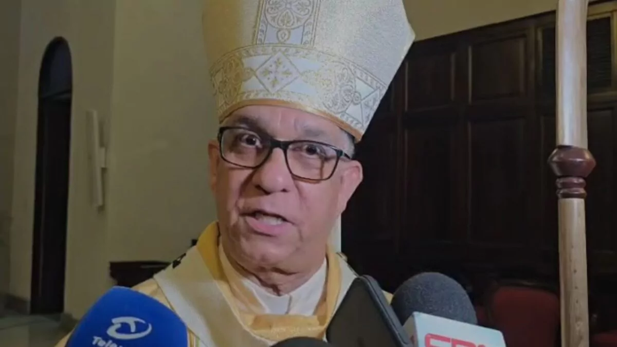 Arzobispo de Santiago expresa preocupación por feminicidios y llama a reforzar valores familiares