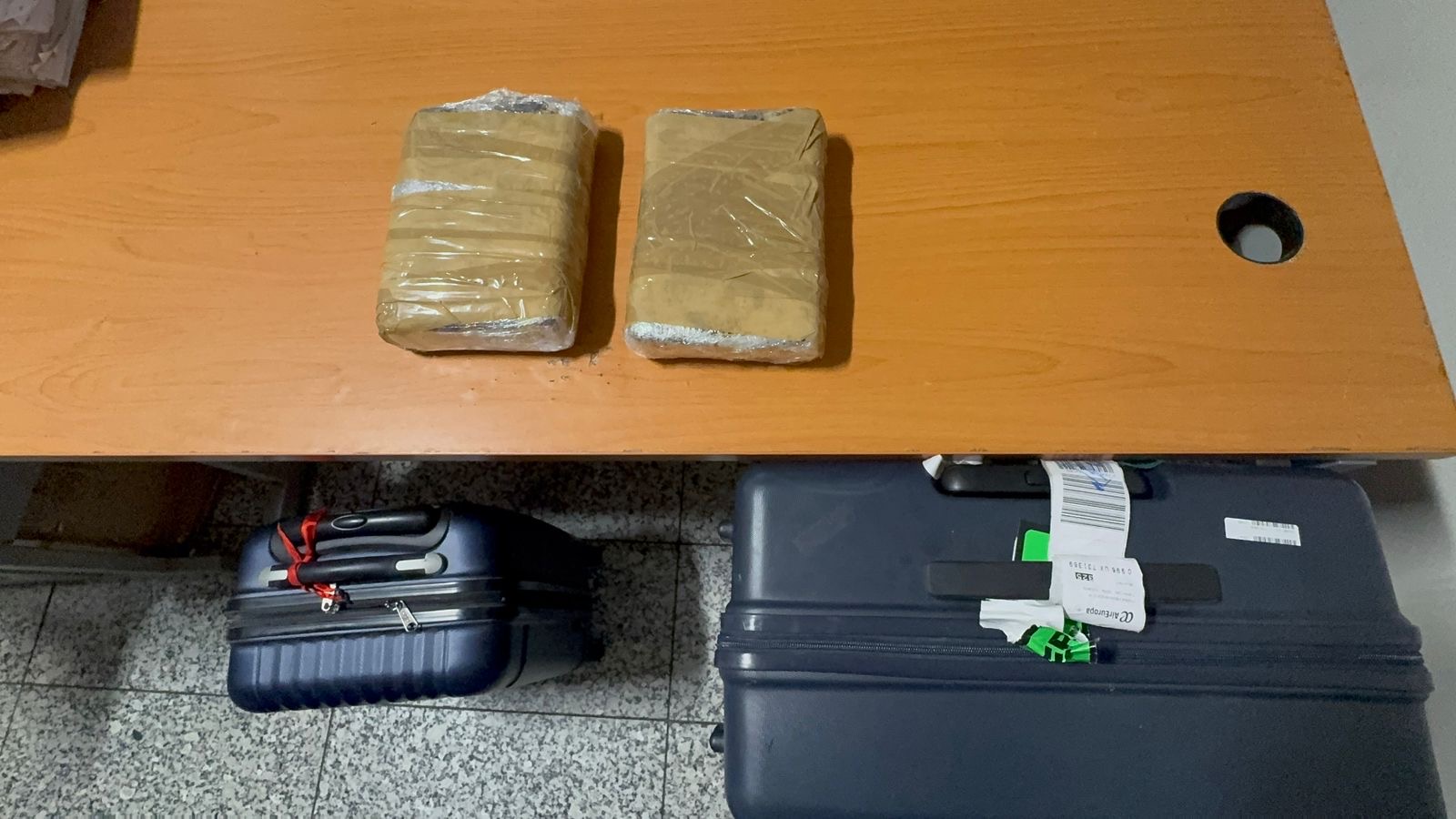 Detienen en el AILA mujer dominico-suiza con dos paquetes de presunta cocaína - Noticias de hoy en República Dominicana | De Último Minuto