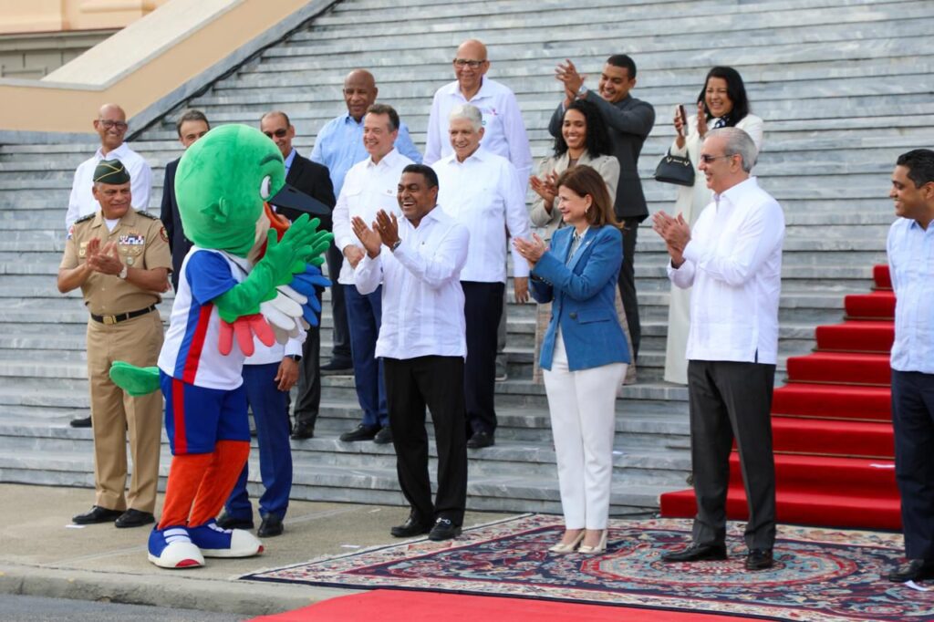 Presidente Abinader oficializa inicio de la ruta de la antorcha hacia los Juegos Santo Domingo 2026 - Noticias de hoy en República Dominicana | De Último Minuto