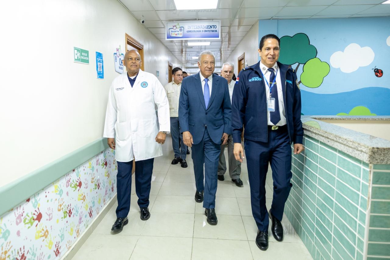 Ministro Andrés Bautista visita Hospital General Docente de la Policía Nacional - Noticias de hoy en República Dominicana | De Último Minuto