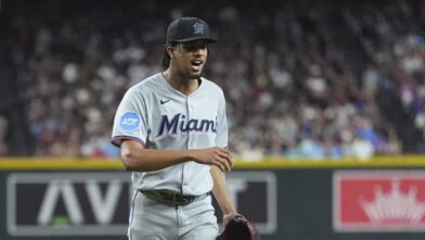 Eury Pérez sale lesionado por molestias en la corva tras brillante labor ante Toronto - Noticias de hoy en República Dominicana | De Último Minuto