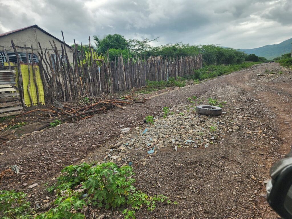 Comunidad de Azua denuncia abandono por falta de puente y carretera tras más de 40 años - Noticias de hoy en República Dominicana | De Último Minuto