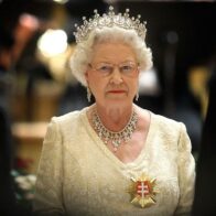 La reina Isabel II presionó para que nombrasen a su hijo Andrés como "enviado comercial"
