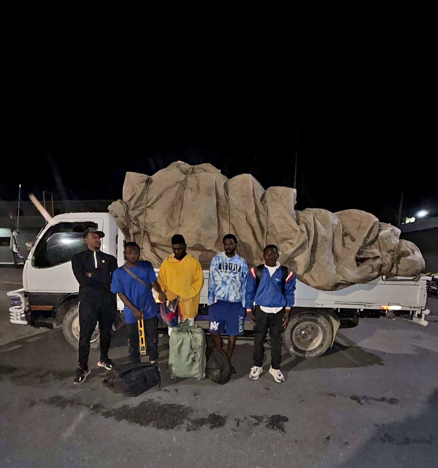 Ejército intercepta camión que transportaba haitianos indocumentados ocultos entre vegetales en Constanza - Noticias de hoy en República Dominicana | De Último Minuto