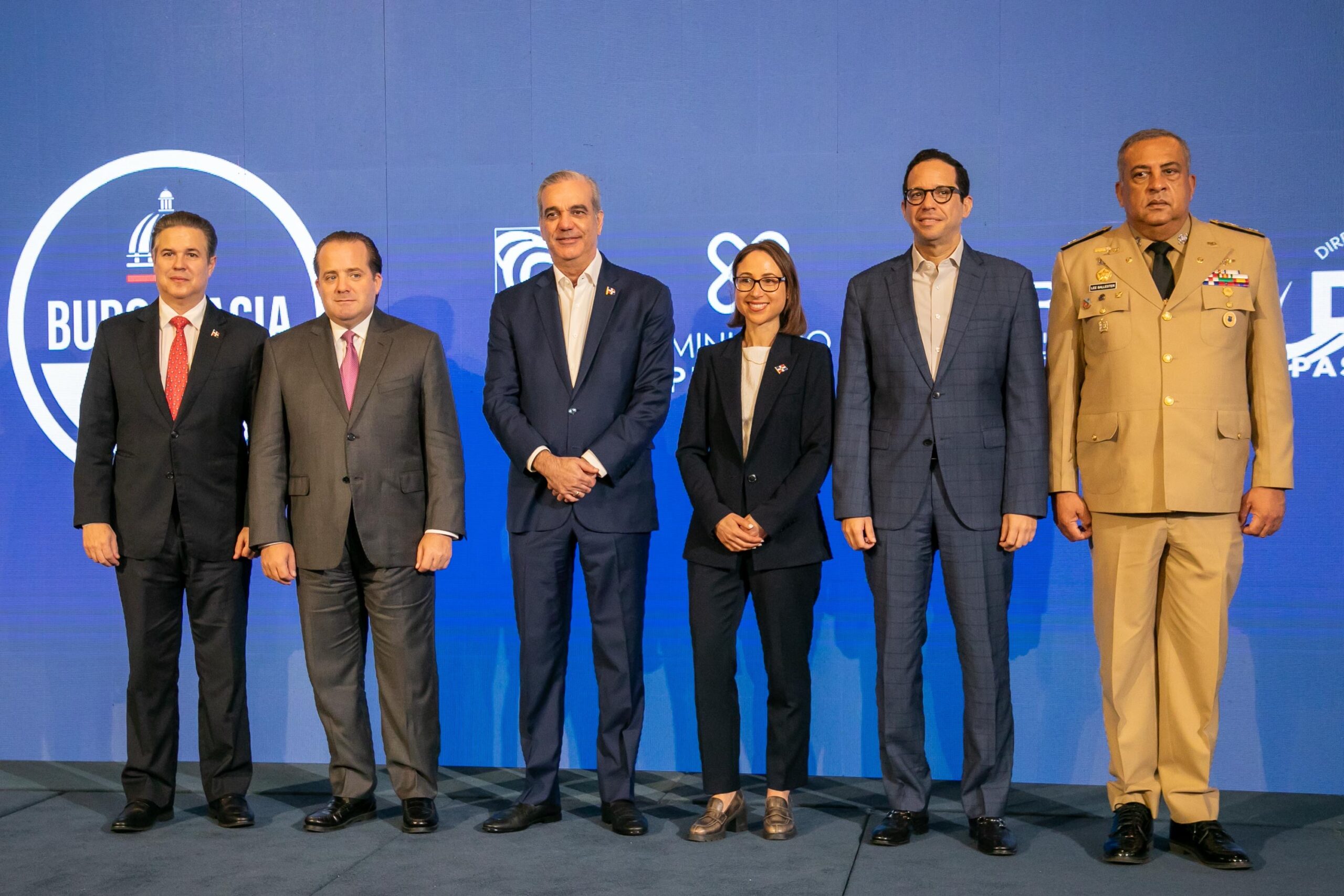 Presentan nuevo sistema de Permiso de Salida de Menor 100% digital; estará gratuito hasta el 28 de junio - Noticias de hoy en República Dominicana | De Último Minuto