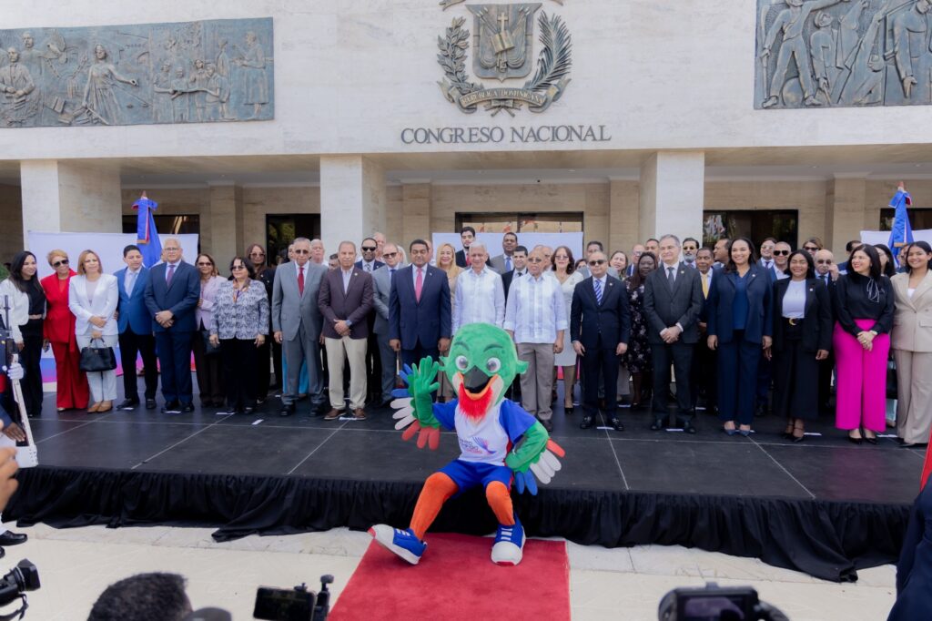 Presidente del Senado recibe antorcha de los Juegos Centroamericanos y del Caribe Santo Domingo 2026 - Noticias de hoy en República Dominicana | De Último Minuto