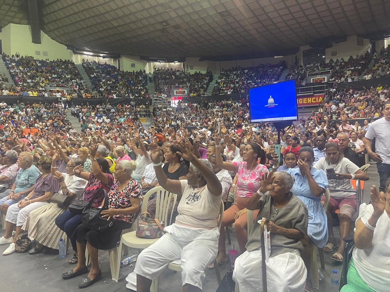 DASAC impacta a miles de madres en Santiago con entrega masiva de electrodomésticos y alimentos - Noticias de hoy en República Dominicana | De Último Minuto