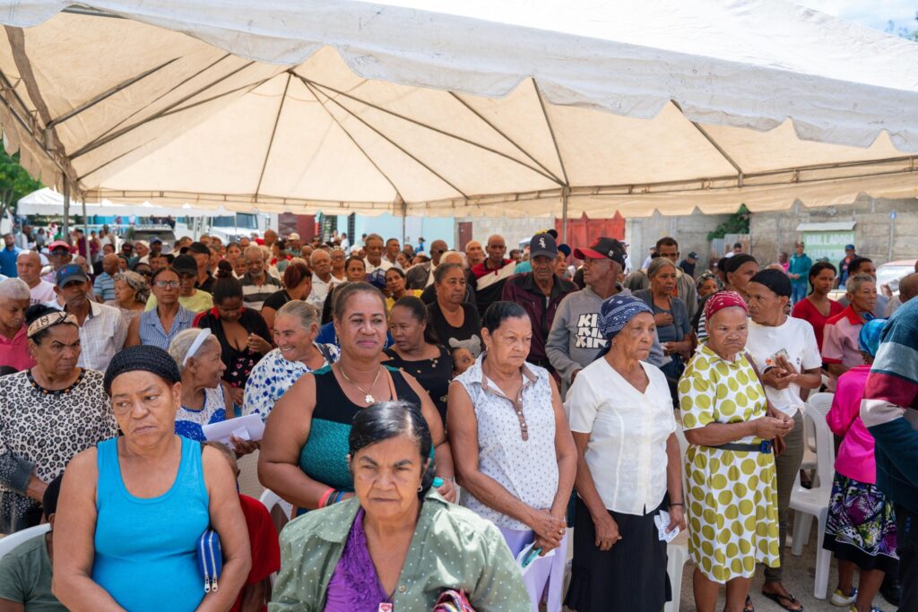 Miles de personas reciben asistencia social en jornadas de Propeep en Azua y San Juan - Noticias de hoy en República Dominicana | De Último Minuto