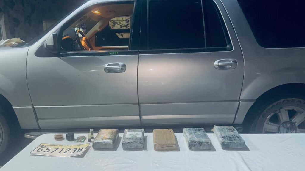 Interceptan hombre con cinco paquetes de presunta cocaína en Pedernales - Noticias de hoy en República Dominicana | De Último Minuto