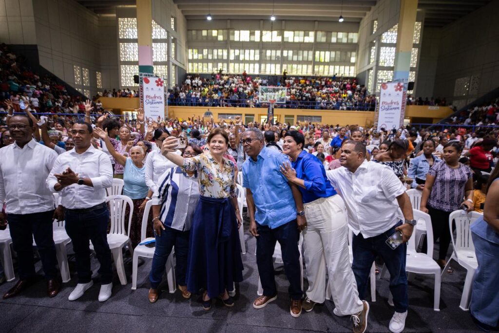 Raquel Peña comparte con más de 5,000 madres en Barahona durante jornada “Madres que Sostienen” | 3 | Raquel Peña comparte con más de 5,000 madres en Barahona durante jornada “Madres que Sostienen” - Noticias de hoy en República Dominicana | De Último Minuto