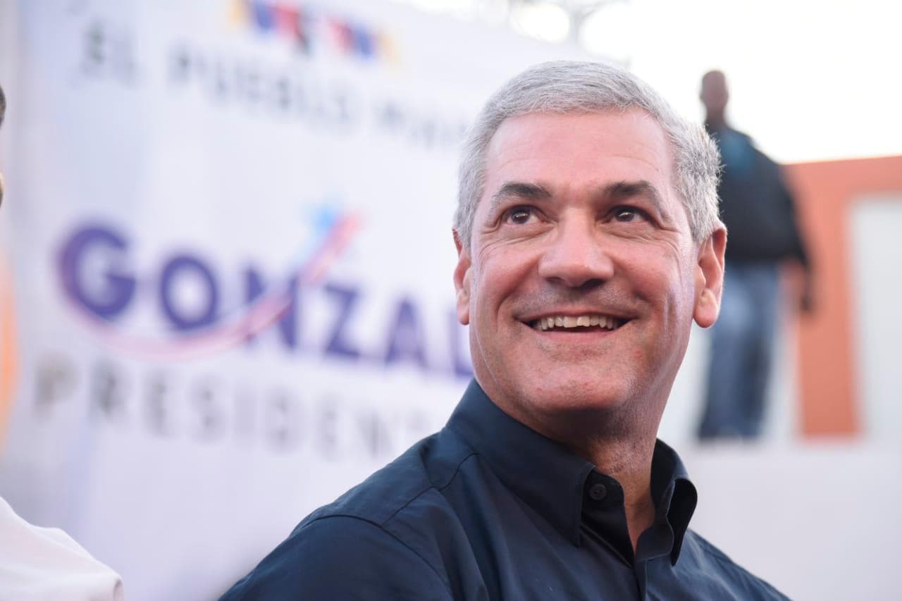 Seguidores de Gonzalo convierten tribunal en mitín político: "Se siente, se siente, Gonzalo presidente"