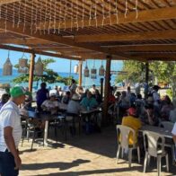 Empresario acusa desalojo irregular y hostigamiento contra negocio en playa de Pedernales