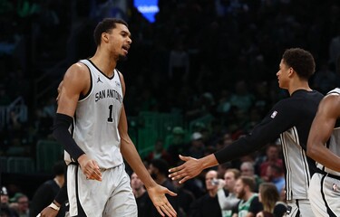 Wembanyama lidera a Spurs sobre Timberwolves y toma ventaja 2-1 en la serie - Noticias de hoy en República Dominicana | De Último Minuto