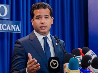 Omar Fernández dice que no se debe tener miedo a las encuestas