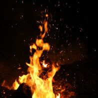 Mujer muere tras ser incendiada presuntamente por su pareja en El Seibo