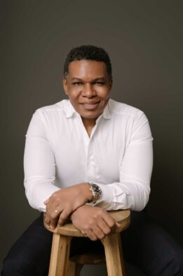 Raymond Pozo presenta “¿Y Ahora Qué?” en Escenario 360: una noche de humor, reflexión y propósito - Noticias de hoy en República Dominicana | De Último Minuto