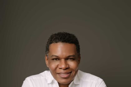 Raymond Pozo presenta “¿Y Ahora Qué?” en Escenario 360: una noche de humor, reflexión y propósito - Noticias de hoy en República Dominicana | De Último Minuto