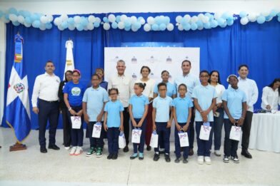 INABIE mejora salud visual de 81 estudiantes de Samaná con entrega de lentes correctivos - Noticias de hoy en República Dominicana | De Último Minuto