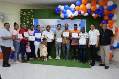 Regional 03 de Educación en Azua reconoce a estudiantes destacados del Nivel Primario de Personas Jóvenes y Adultas - Noticias de hoy en República Dominicana | De Último Minuto