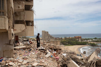 Rescatan con vida a joven que permanecía atrapado bajo los escombros tras terremotos en Venezuela - Noticias de hoy en República Dominicana | De Último Minuto