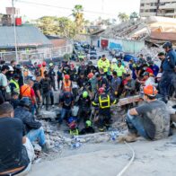 Rescataron con vida a un padre y su hijo tras permanecer cuatro días atrapados bajo los escombros en La Guaira