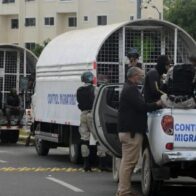 Prisión preventiva para dos empleados de Migración acusados de traficar haitianos - Noticias de hoy en República Dominicana | De Último Minuto