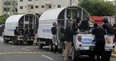 Prisión preventiva para dos empleados de Migración acusados de traficar haitianos - Noticias de hoy en República Dominicana | De Último Minuto