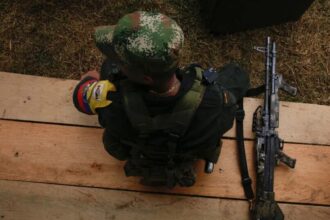 Al menos 11 de 48 muertos hallados en una zona de combates en Colombia eran menores