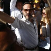 Ordenan al candidato colombiano Abelardo de la Espriella disculparse con una periodista por un acto sexista