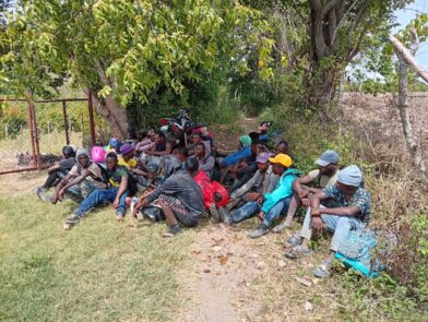 El Ejército detiene a 35 haitianos sin papeles en las montañas de El Cercado - Noticias de hoy en República Dominicana | De Último Minuto