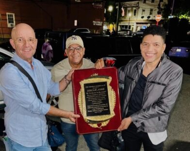 El Varón de la Bachata recibe reconocimiento en el marco de su gira - Noticias de hoy en República Dominicana | De Último Minuto