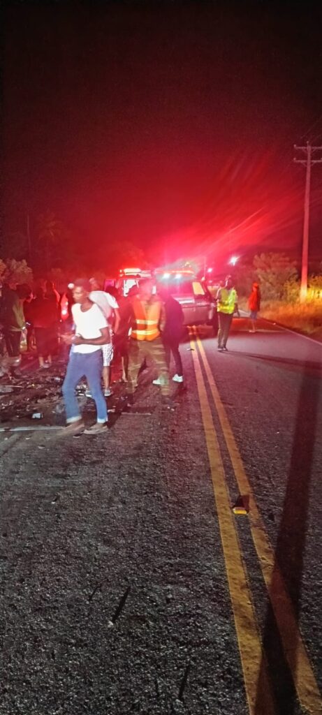 Dos franceses mueren y cinco resultan heridos en accidente en El Catey | 6 | Dos franceses mueren y cinco resultan heridos en accidente en El Catey - Noticias de hoy en República Dominicana | De Último Minuto