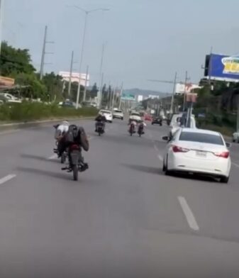 Carreras clandestinas desafían a las autoridades y vuelven a sembrar peligro en la autopista Duarte de Santiago - Noticias de hoy en República Dominicana | De Último Minuto