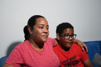 Madre busca ayuda para implante que devolvería audición a su hijo - Noticias de hoy en República Dominicana | De Último Minuto