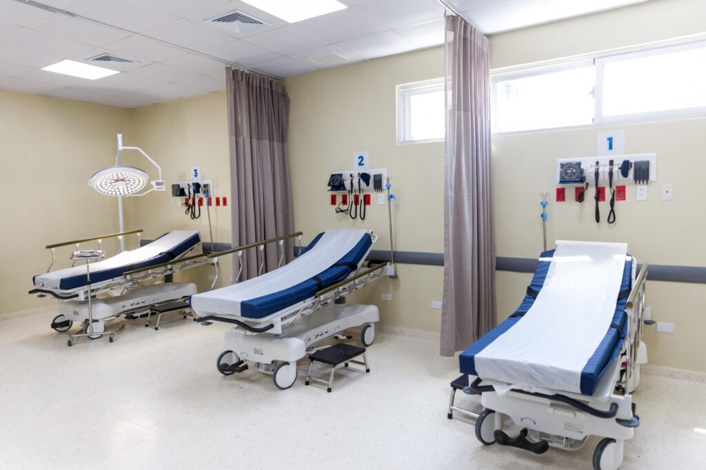 Presidente Abinader entrega remozamiento y moderna área de Emergencia del Hospital Municipal de Cevicos - Noticias de hoy en República Dominicana | De Último Minuto