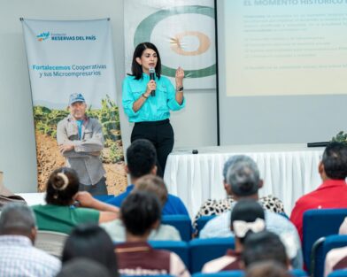Fundación Reservas del País capacita a más de 100 microempresarios de Pedernales