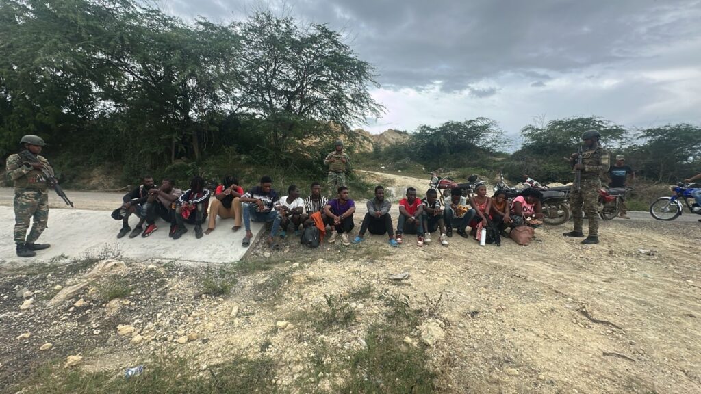 Ejército reporta más de 11 mil haitianos indocumentados detenidos durante operativos en mayo - Noticias de hoy en República Dominicana | De Último Minuto