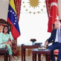 Delcy Rodríguez emprende el regreso a Venezuela tras una gira energética por la India y Turquía