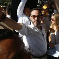 Ordenan al candidato colombiano Abelardo de la Espriella disculparse con una periodista por un acto sexista