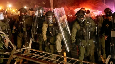 Denuncian presunto uso excesivo de la fuerza durante protestas frente a centro migratorio en Nueva Jersey