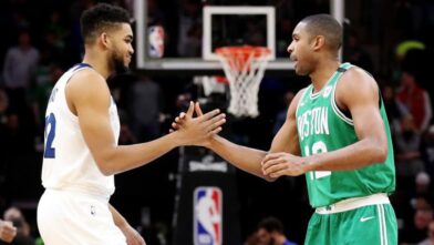 Al Horford felicita a Karl-Anthony Towns por conquistar el título de la NBA con los Knicks