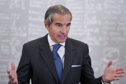 El jefe del OIEA advirtió que retirar las reservas de uranio enriquecido de Irán requerirá una compleja operación técnica
