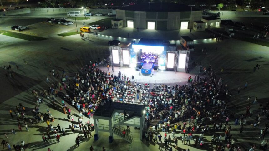 Concierto dedicado a las madres en Anfiteatro La Gaviota de Ciudad Juan Bosch reunió a 4 mil personas
