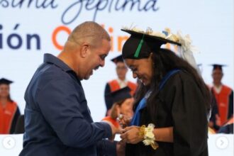 Nathalis Zorrilla celebra doble logro: se gradúa y recibe propuesta de matrimonio