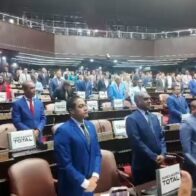 Diputados rinden minuto de silencio por el fallecimiento del merenguero Alex Bueno