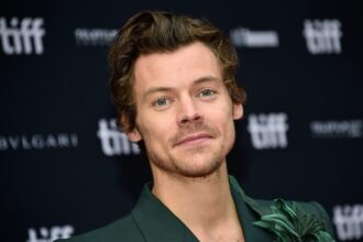 En medio de su concierto, Harry Styles se desplomó en el escenario durante ola de calor en Londres - Noticias de hoy en República Dominicana | De Último Minuto