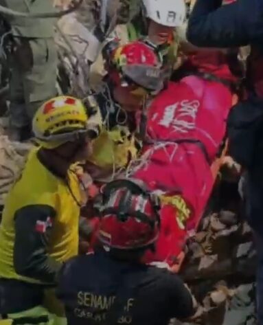 Rescatistas dominicanos participan en operativo que logró salvar a niño atrapado tras terremoto en Venezuela